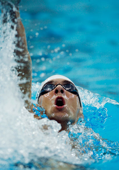 Natation : Phelps se met en jambe avec un nouveau record olympique