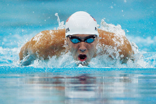 Natation : Phelps se met en jambe avec un nouveau record olympique