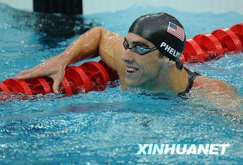 Phelps décroche sa 3e médaille d'or.