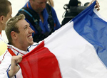 Le Français Alain Bernard gagne la médaille d'or du 100m nage libre Hommes