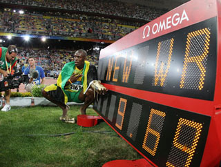 JO 2008/100 m-messieurs: le Jamaïcain Bolt bat le record du monde