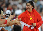 la Chinoise Zhang Wenxiu remporte la médaille de bronze du lancer de marteau femmes