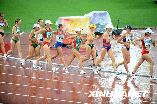 La Russe Olga Kaniskina remporte la médaille d'or du 20km marche femmes aux JO de Beijing