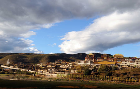 Photo d'un paysage pittoresque à Shangri-la, dans la province du Yunnan (sud-ouest de la Chine). (photo prise le 11 octobre)