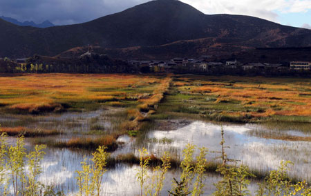 Photo d'un paysage pittoresque à Shangri-la, dans la province du Yunnan (sud-ouest de la Chine). (photo prise le 11 octobre)
