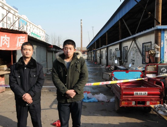 Le 7 janvier, la zone aux volailles du marché Xinggong du bourg Yanjiao rattaché à la ville Sanhe dans le Hebei, province voisine de Beijing, a été entièrement fermée. 