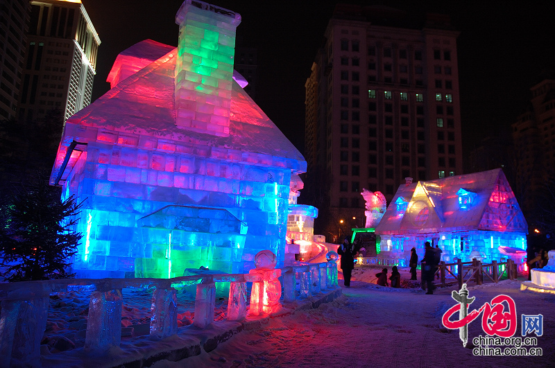 Haerbin: la foire des illuminations de glace dans le parc Zhaolin