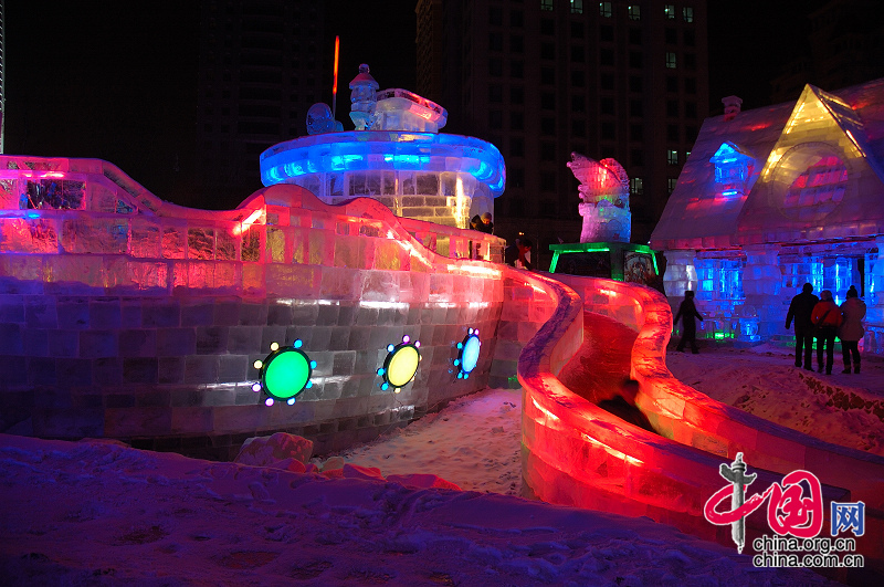 Haerbin: la foire des illuminations de glace dans le parc Zhaolin