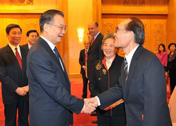 Wen Jiabao rencontre des experts étrangers travaillant en Chine