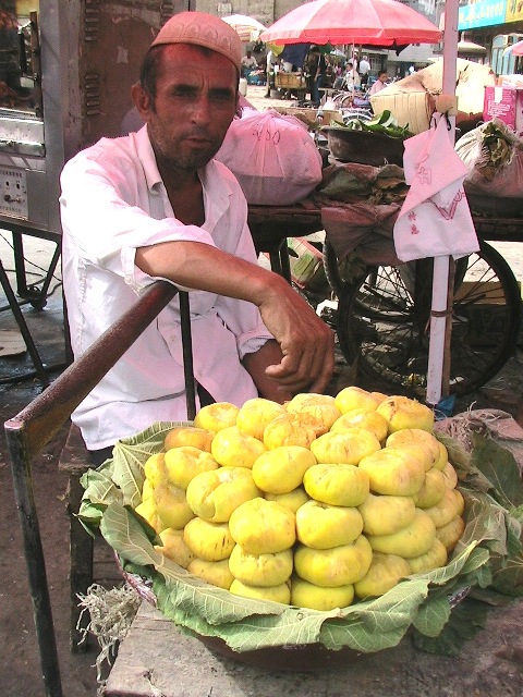 Vendeur de figues au marché