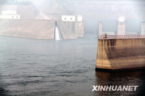 Nord de la Chine : un réservoir sur le fleuve jaune augmente ses évacuations face à la grave sécheresse actuelle