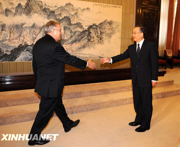 L'ancien PM français Raffarin envoie à la Chine un signal pour réparer les relations bilatérales