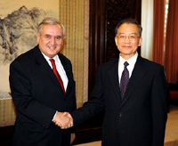 L'ancien PM français Raffarin envoie à la Chine un signal pour réparer les relations bilatérales