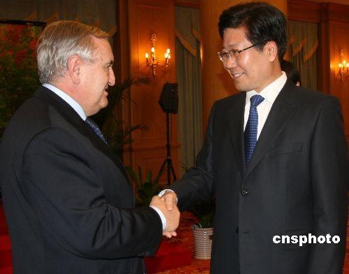 Visite de M. Raffarin dans le Hunan : « je viens pour promouvoir l'amitié sino-française »