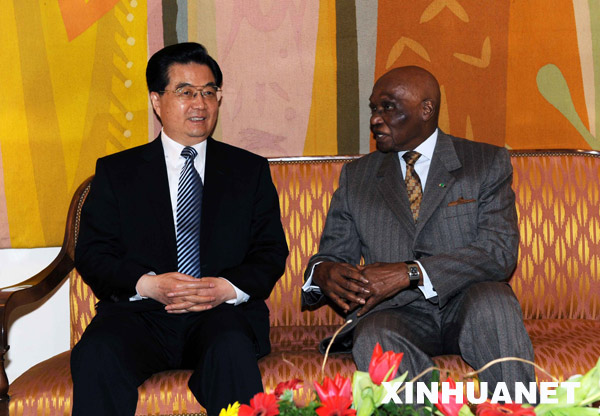 Les dirigeants chinois et sénégalais discutent des relations bilatérales 