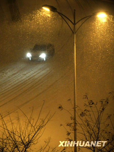 Des tempêtes de neige forcent la fermeture de 17 autoroutes dans le nord-est de la Chine