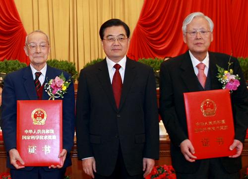 La Chine récompense deux scientifiques de renom
