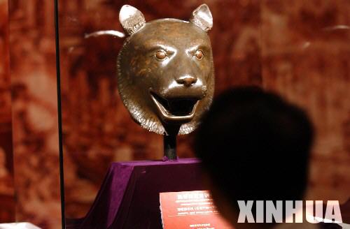 La tête de tigre en bronze, exposée le 29 octobre 2005 dans la province du Guangxi (photo documentaire)
