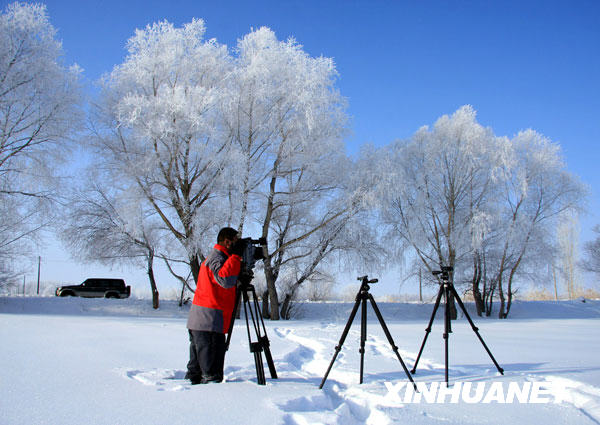 Paysage de givre dans la ville d'Alter dans le Xinjiang (photo prise le 3 mars)