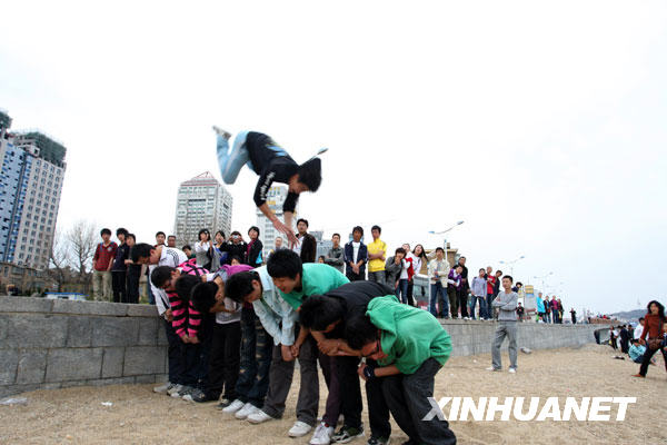 Depuis ces dernières années, le parkour prend son essor en Chine et nombre de jeunes chinois sont attirés par ce genre de sport