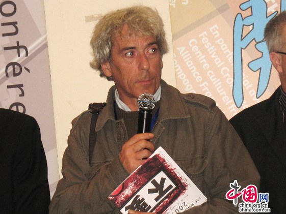 Le 17 avril : Philippe Bizot lors de la conférence de presse.
