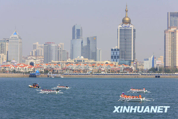 Une course de sampan marque le 60e anniversaire de la Marine chinoise