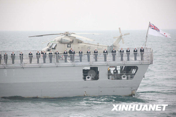 Début de la parade navale du 60e anniversaire de la marine de l'APL7