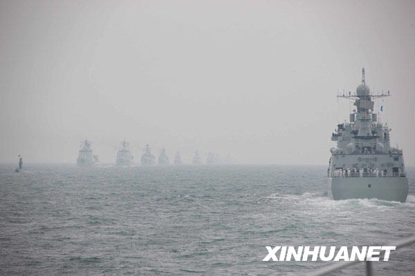 Début de la parade navale du 60e anniversaire de la marine de l'APL14