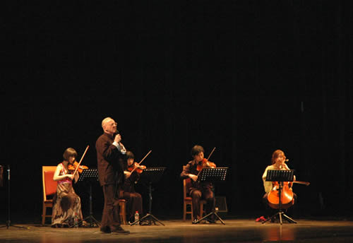 Le 25 avril au soir, le concert du William Sheller accompagné par des quatuors chinois qui s'est déroulé à Wuhan fut un événement majeur du festival culturel Croisements 2009.