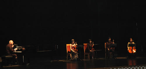Le 25 avril au soir, le concert du William Sheller accompagné par des quatuors chinois qui s'est déroulé à Wuhan fut un événement majeur du festival culturel Croisements 2009.