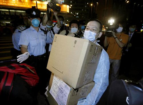 Hong Kong a enregistré son premier cas humain de grippe A/H1N1. La police et le personnel de sécurité de la santé ont fermé un hôtel, indiquent vendredi des médias locaux.3