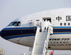 Grippe A/H1N1: retour du Mexique de Chinois par un avion charter