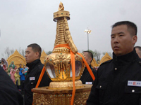 Une relique bouddhiste consacrée dans la plus haute pagode du monde
