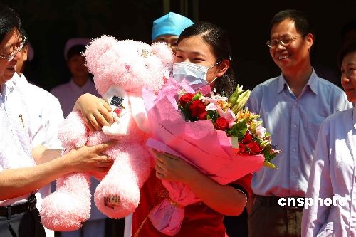 La première malade confirmée de la grippe A/H1N1 de Beijing a été autorisée à quitter l'hôpital vendredi2