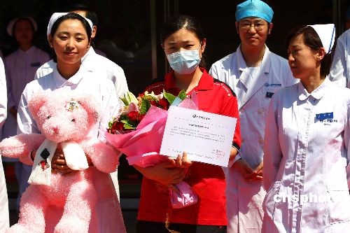 La première malade confirmée de la grippe A/H1N1 de Beijing a été autorisée à quitter l'hôpital vendredi3