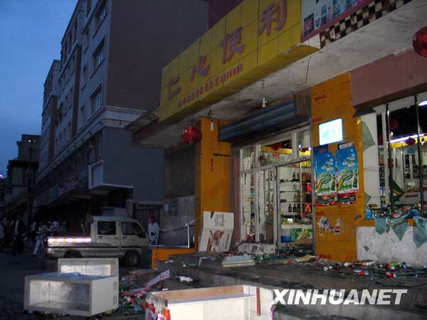 Trois personnes tuées lors des émeutes survenues dimanche après-midi à Urumqi3