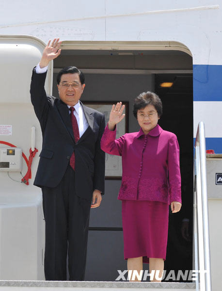 Hu Jintao arrive en Italie pour une visite d'Etat et le sommet du G8 1