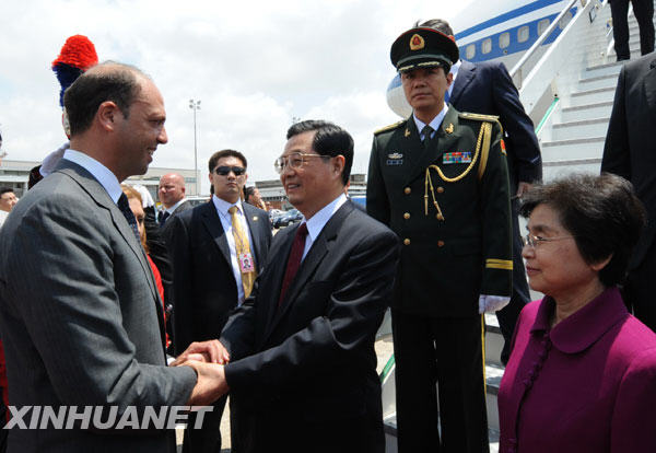 Hu Jintao arrive en Italie pour une visite d'Etat et le sommet du G8 2