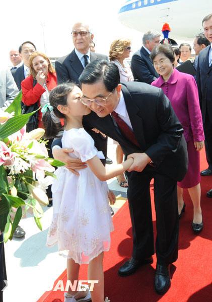 Hu Jintao arrive en Italie pour une visite d'Etat et le sommet du G8 4