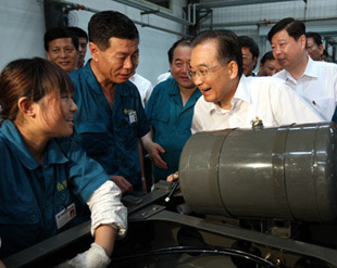Wen Jiabao souligne la nécessité de prendre comme tâche primoridiale le maintien de la croisse économique régulière et rapide
