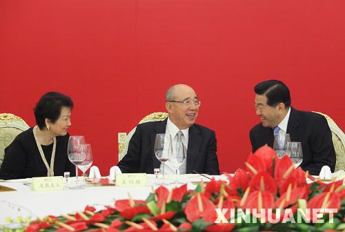 Jia Qinglin rencontre le 10 juillet à Changsha le président du parti Kuomintang (KMT) Wu Poh-hsiung.2