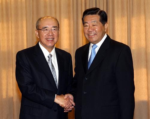 Jia Qinglin rencontre le 10 juillet à Changsha le président du parti Kuomintang (KMT) Wu Poh-hsiung.