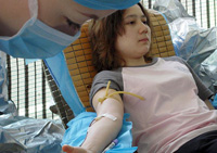 De nombreux habitants de différentes ethnies donnent leur sang à Urumqi
