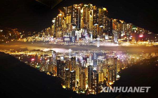 Illuminations nocturnes de Hongkong : un monde fantastique