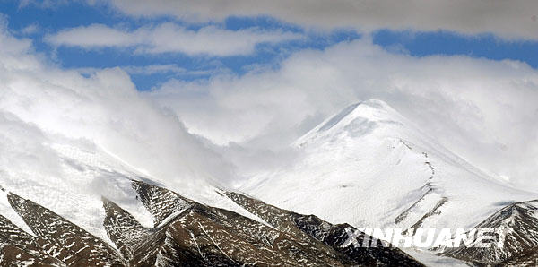 La chaîne de montagnes chenues de Kunlun, photo prise le 30 juillet.