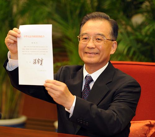 Le Conseil des Affaires d'Etat de Chine (gouvernement central) présidé par le Premier ministre chinois Wen Jiabao, a décidé lundi matin de confirmer Chui Sai On comme chef de l'exécutif de la Région administrative spéciale (RAS) de Macao. 1