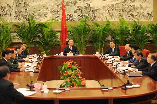 Le Conseil des Affaires d'Etat de Chine (gouvernement central) présidé par le Premier ministre chinois Wen Jiabao, a décidé lundi matin de confirmer Chui Sai On comme chef de l'exécutif de la Région administrative spéciale (RAS) de Macao. 2