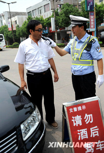 La Chine lance une campagne contre l'alcool au volant avant la fête nationale 2