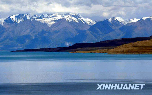 Groupe de lacs pittoresques de la zone inhabitée dans le nord du Tibet 7