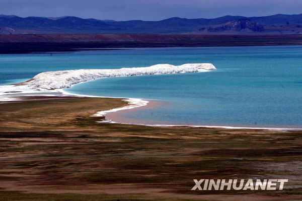 Groupe de lacs pittoresques de la zone inhabitée dans le nord du Tibet 10
